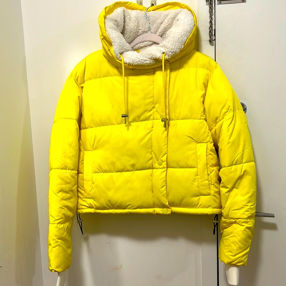 URBAN OUTFITTERS PUFFER JACKET